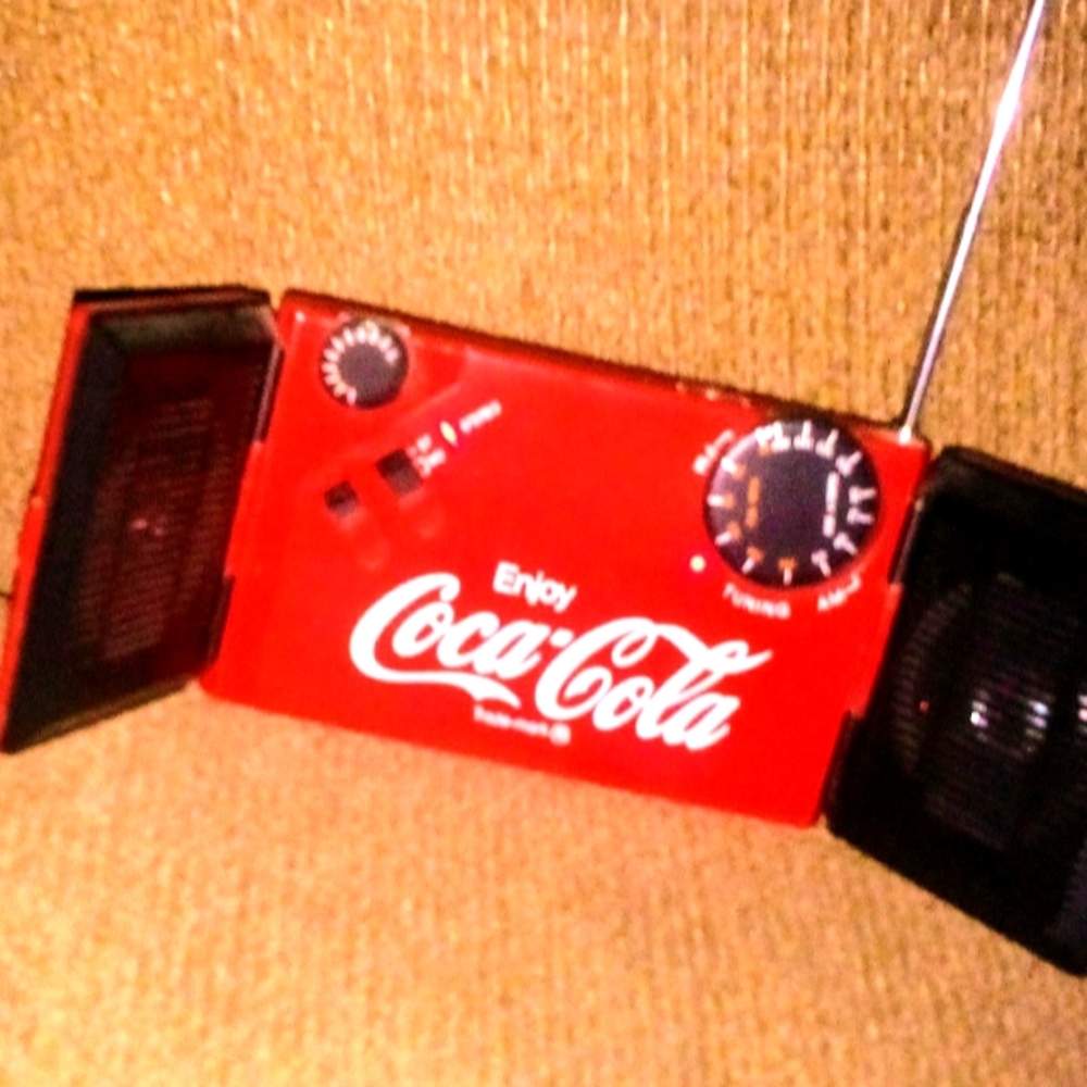 Vintage Coca-Cola  am/FM fold up radio.